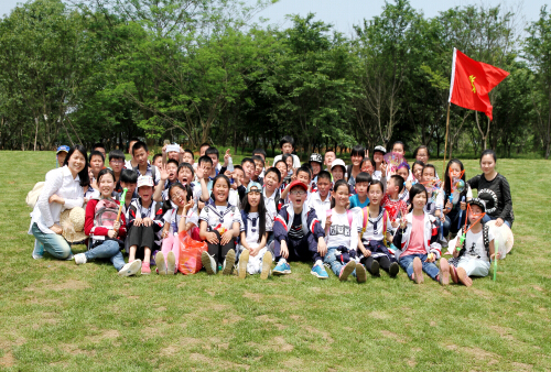 現(xiàn)外象湖校區(qū)組織學(xué)生開(kāi)展春游活動(dòng)