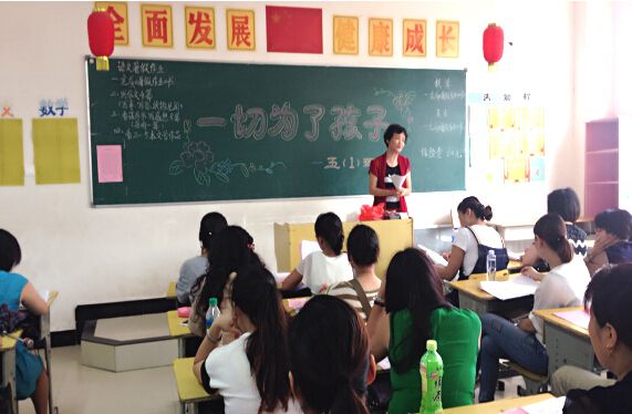 現(xiàn)外象湖校區(qū)召開學(xué)生家長(zhǎng)會(huì)