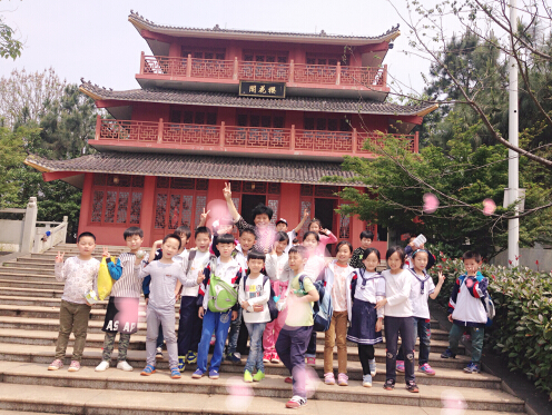 現(xiàn)外象湖校區(qū)組織學(xué)生開(kāi)展春游活動(dòng)